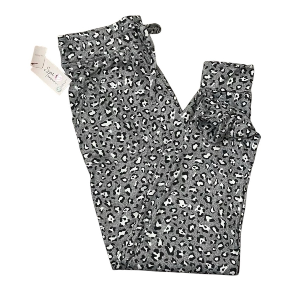 Secret Treasures Cheetah Print lounge joggers